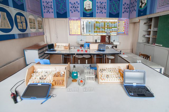 Незвичайне оформлення кабінету хімії