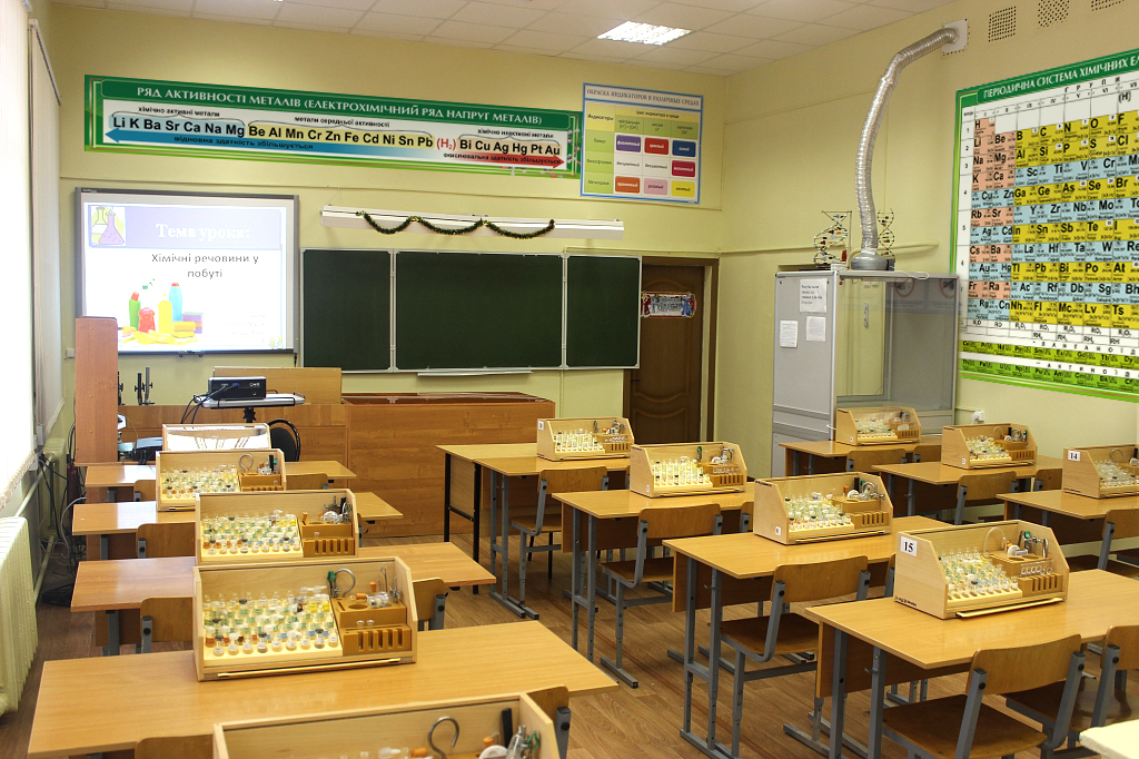 Витяжна шафа в кабінеті хімії