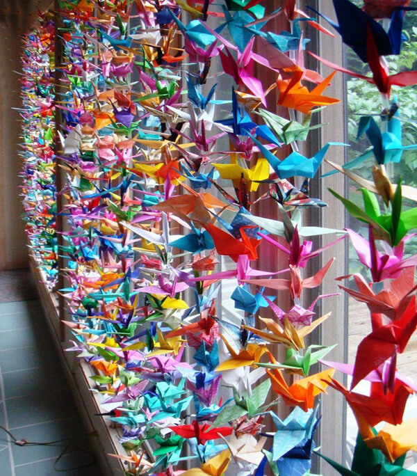 гирлянда из журавликов на окно в группу гирлянда из журавликов на окно в группу
